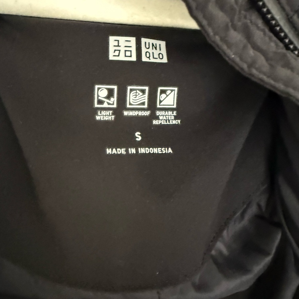 Uniqlo Black seamless down parka